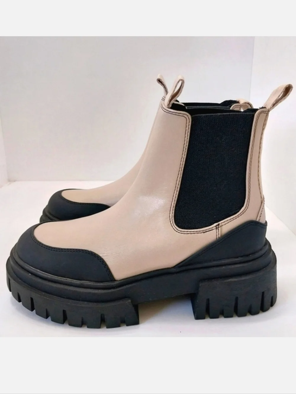 Steve Madden Nicki Chelsea Platform Boots, NEW, Size 6M